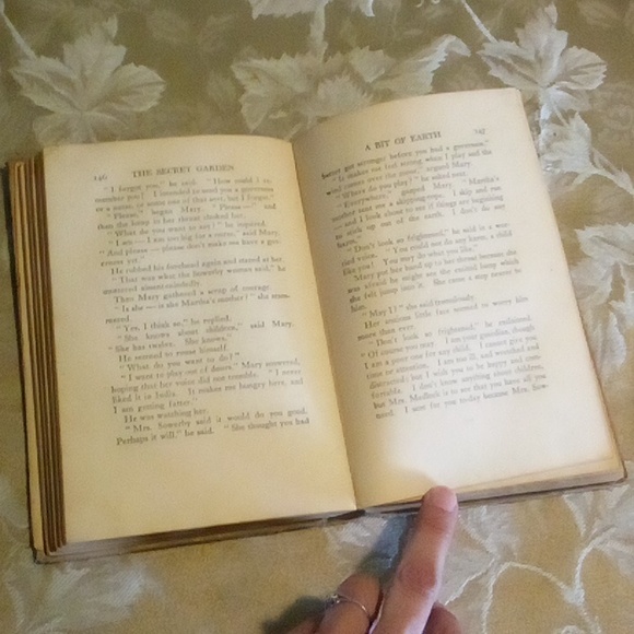 The Secret Garden 2nd Ed 1911 fair condition, spine binding needs reglued 1st 2 - Picture 6 of 7